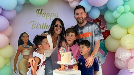 Messi junto a sus hijos. Foto: X.