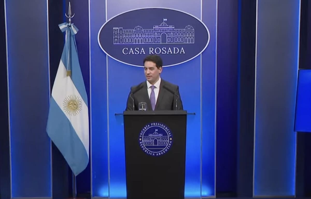 Conferencia de prensa de Adrián Ravier.