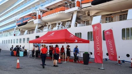 Crucero Viking Júpiter, varado en Uruguay por un caso de coronavirus