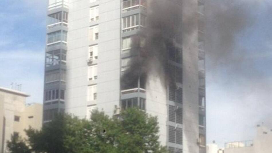 Incendio en edificio de Humboldt y Soler (Twitter)