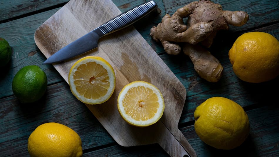 Limón, orégano y jengibre. Foto Unsplash