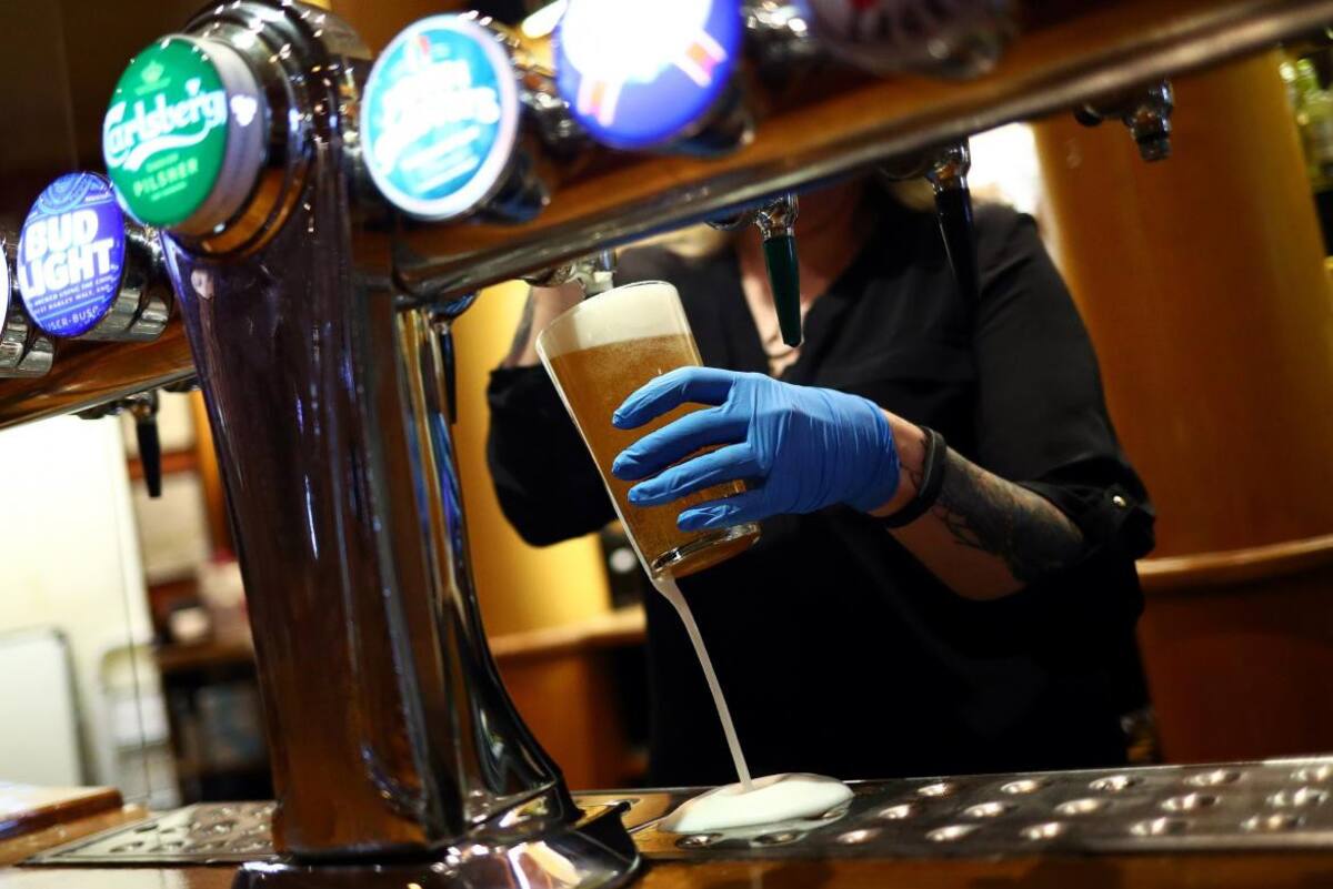 Apertura de pubs, Reino Unido, coronavirus, REUTERS