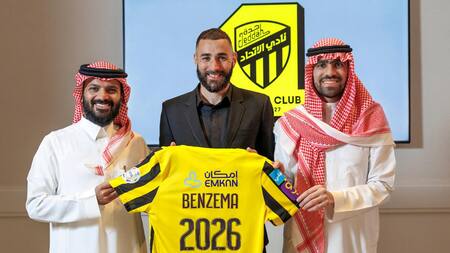 Presentación de Karim Benzema en el Al Ittihad. Foto: REUTERS.