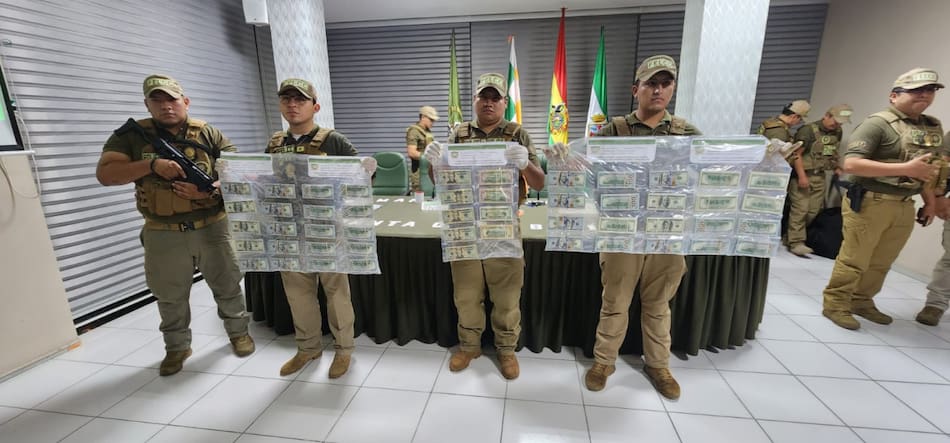 Policía de Bolivia encontró 420.000 dólares en una casa de Sebastián Marset. Foto: Twtter @Pol_Boliviana.