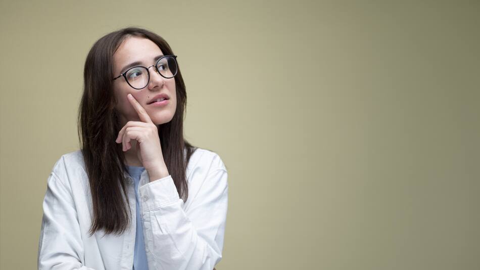 Persona observadora. Foto: Freepik