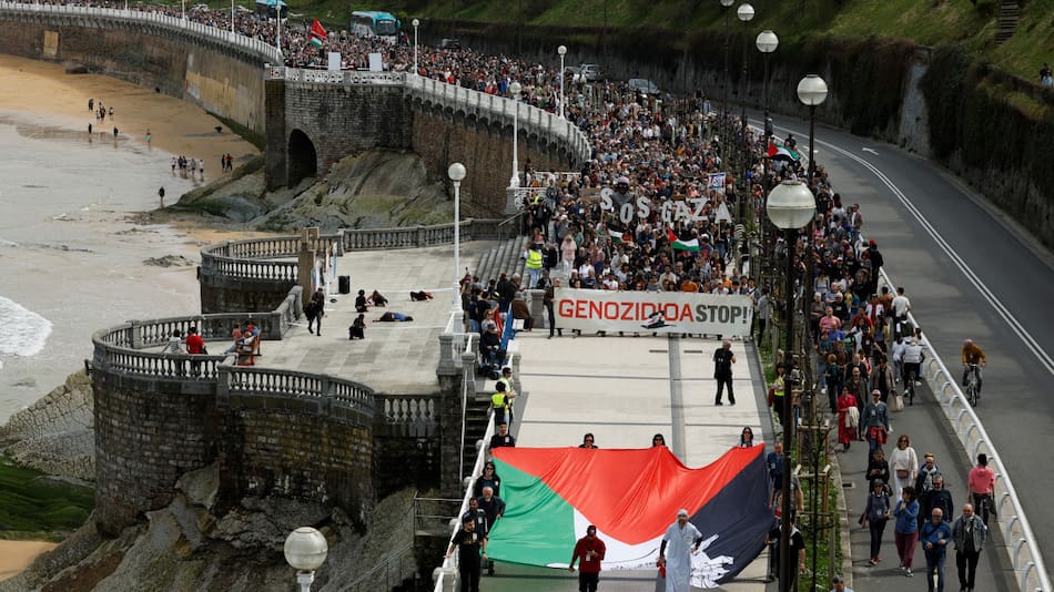 Marcha en San Sebastián por Palestina. Foto: Reuters.