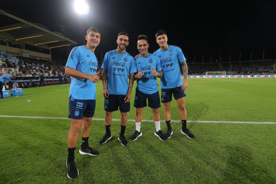 Paulo Dybala, Nicolás González, Lautaro Martínez y Joaquín Correa; Abu Dhabi. Foto: Twitter @Argentina.