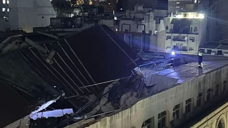 Pánico en Monserrat: se derrumbó parte del edificio central de Edesur y evacuaron a más de 50 personas