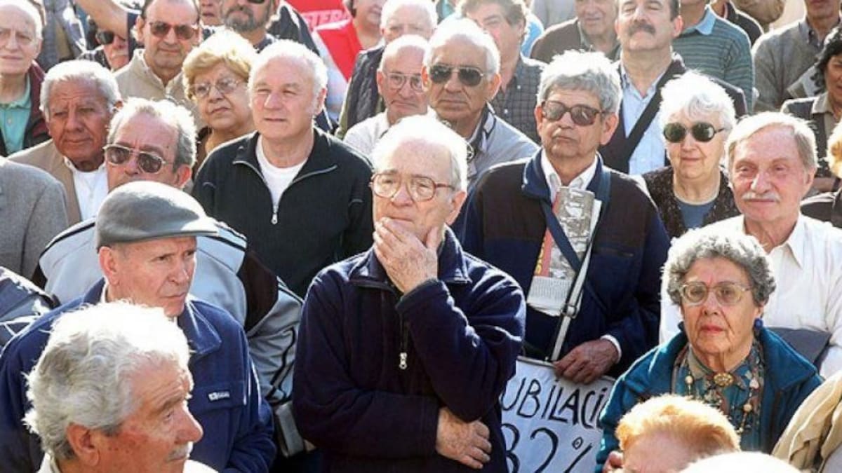 Reforma laboral: cuál será la edad mínima para poder jubilarse si se aprueba la ley y cuántos años de aporte se necesitarán