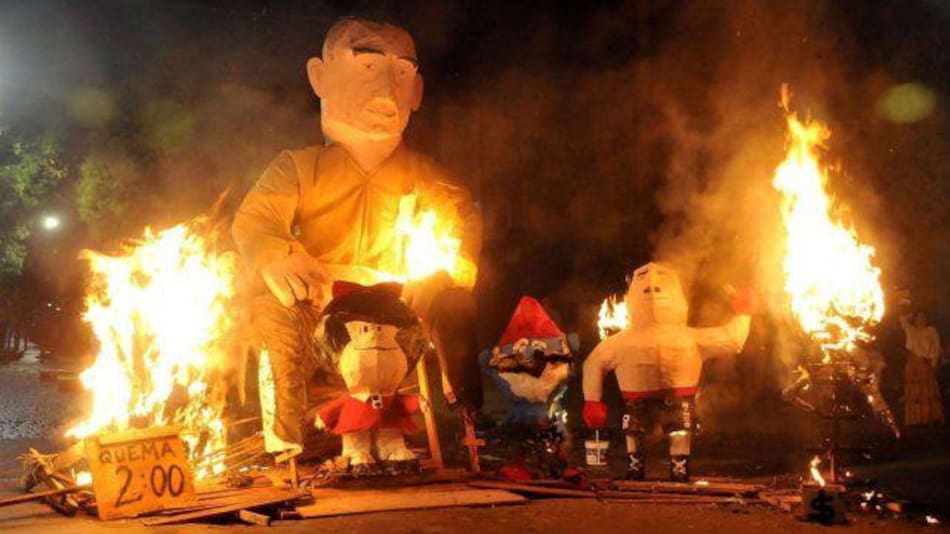 Realizarán la tradicional quema de muñecos con Maradona como personaje más elegido