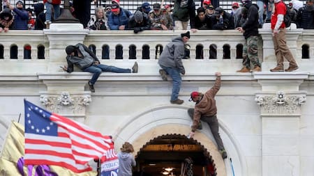 El ataque de los Proud Boys al Capitolio de Estados Unidos. Foto: Reuters.