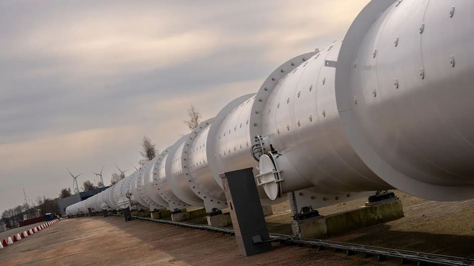 Túnel de ensayo de transporte ultrarrápido hyperloop en Países Bajos.