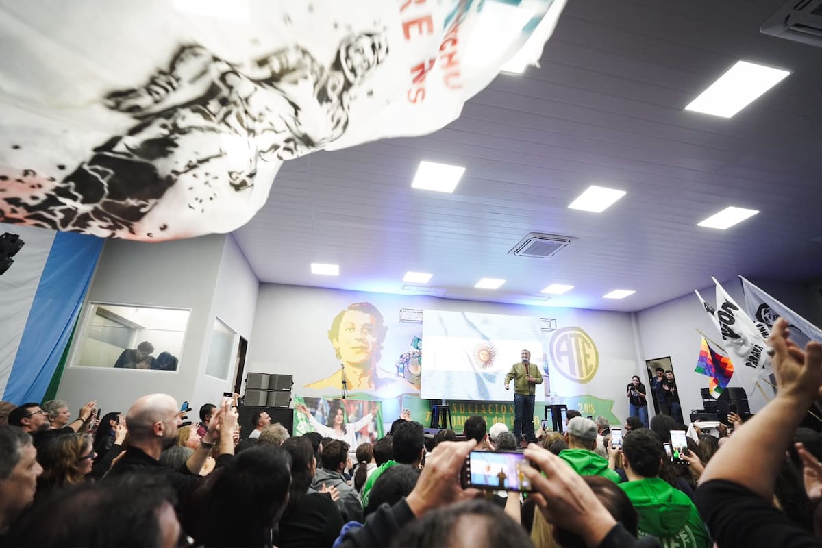 Máximo Kirchner en un acto en en un acto en Paraná, Entre Ríos.