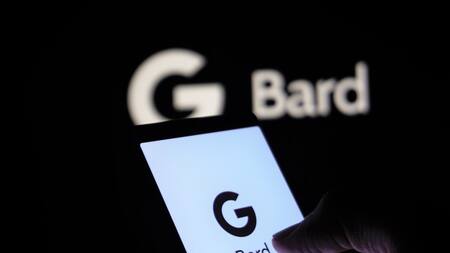 Bard, el chatbot inteligente de Google, se integra con Gmail, Docs y Maps. Foto: Unsplash.