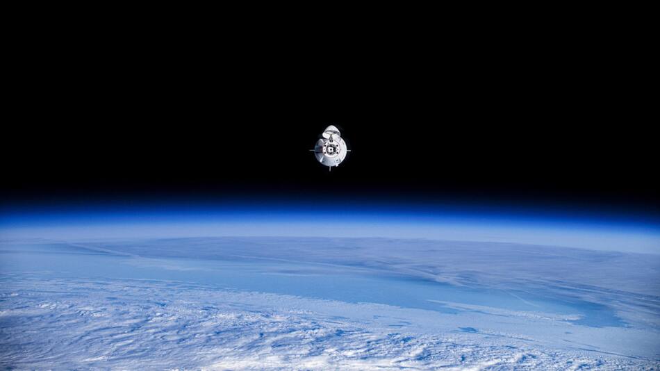 Los astronautas varados en la Estación Espacial abandonan la nave y vuelven a la Tierra. EFE/ SpaceX