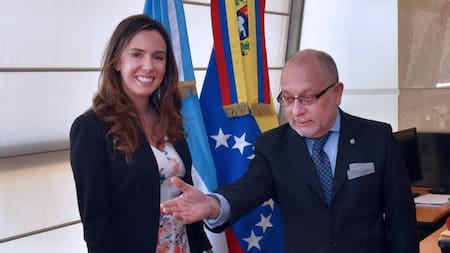 Faurié junto a la embajadora designada en Venezuela