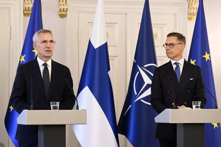 Jens Stoltenberg y Alexander Stubb. Foto: Reuters