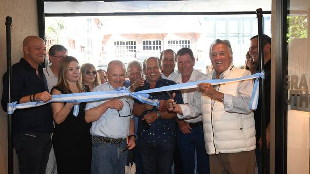 UTHGRA: Luis Barrionuevo inauguró una nueva sede para los gastronómicos porteños