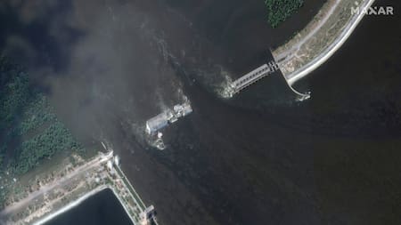 La destrucción de la represa hidroeléctrica de Kajovka. Foto: Reuters.