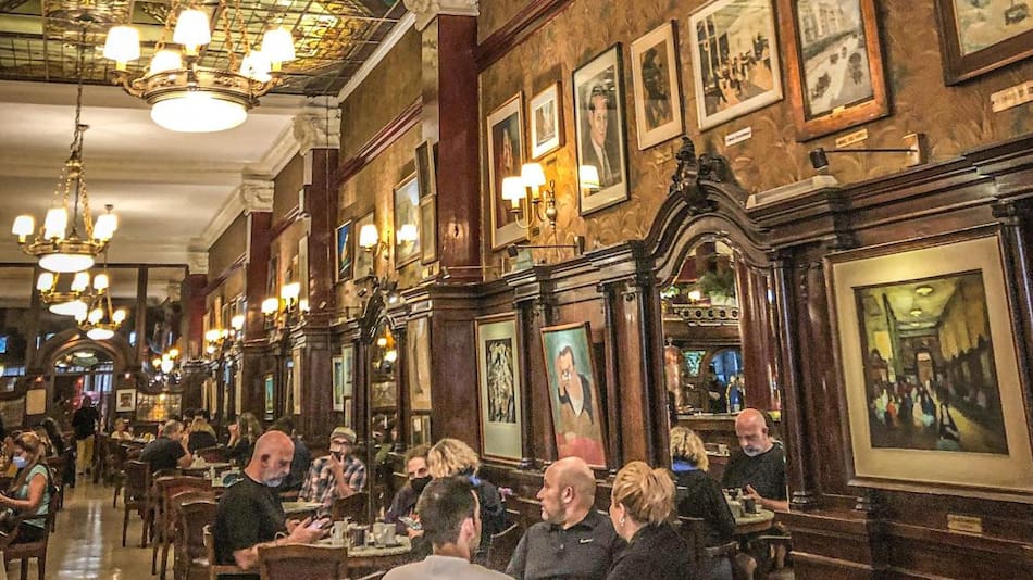 Avenida de Mayo, Café Tortoni, turismo, Buenos Aires