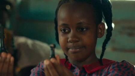 Nikita Pearl Walingwa hizo de Gloria en la película “La reina de Katwe”