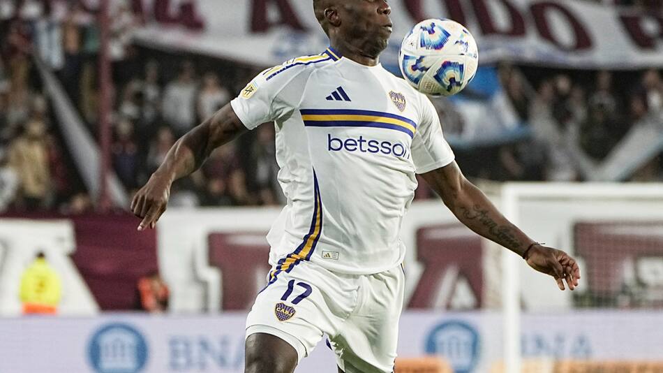Luis Advíncula; Boca vs Lanús. Foto: X @BocaJrsOficial