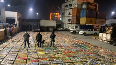Droga incautada en un puerto de Guayaquil, Ecuador. Foto: Policía Nacional del Ecuador.