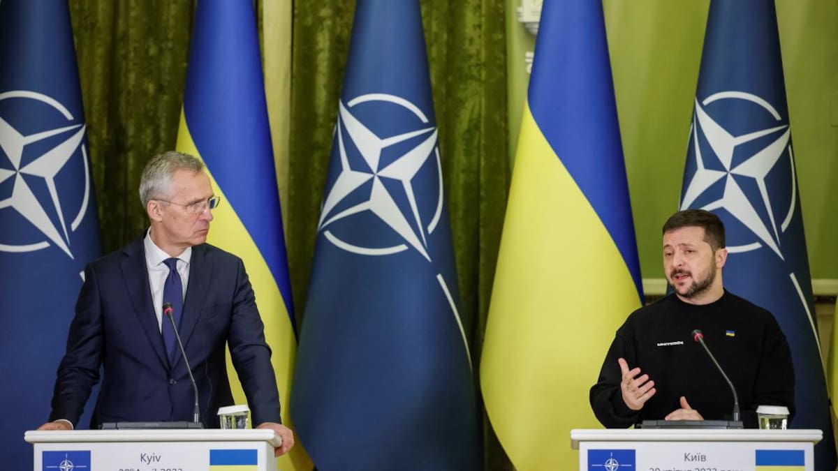 El secretario general de la OTAN, Jens Stoltenberg, y el presidente de Ucrania, Volodimir Zelenski. Foto: Reuters.