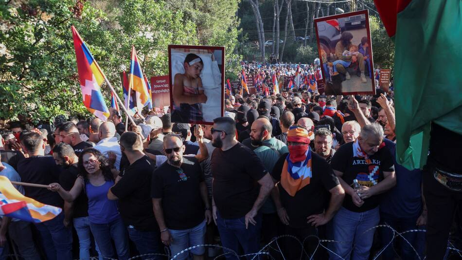 Manifestación de armenios en Nagorno Karabaj. Foto: Reuters.