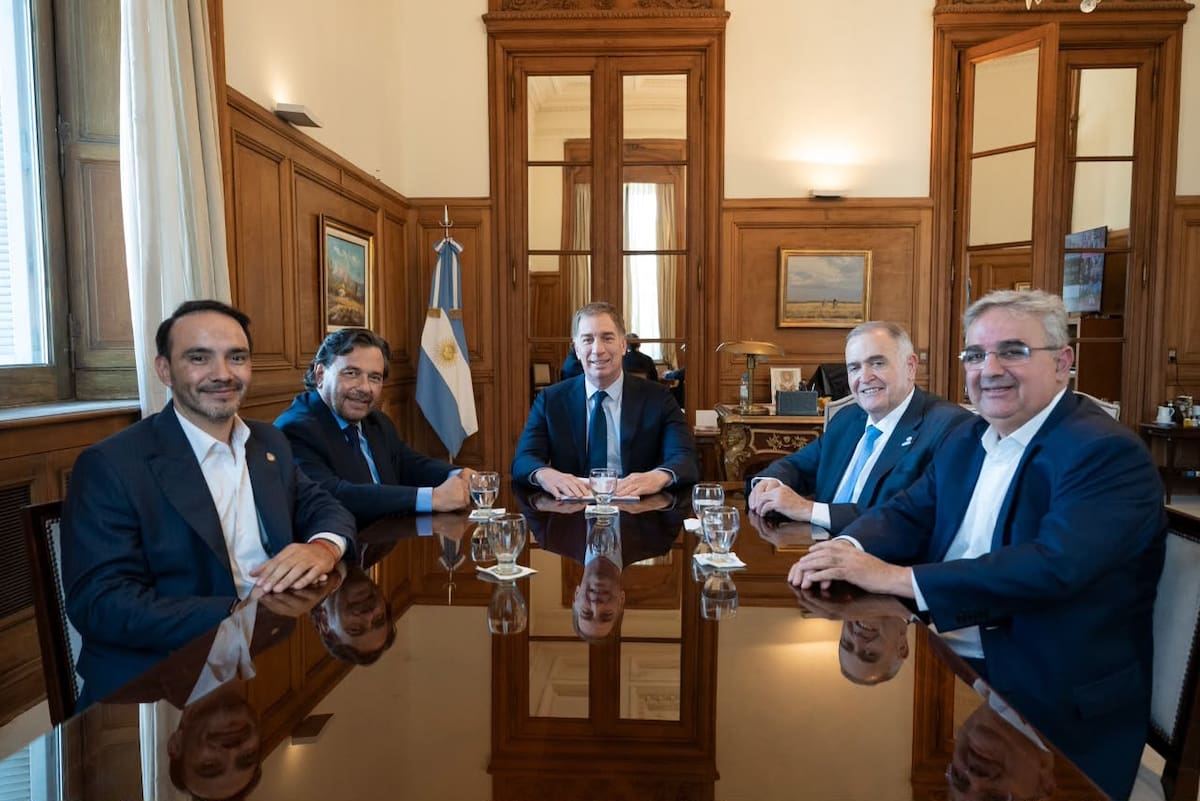 Diego Santilli se reunió con gobernadores del Norte Grande en Casa Rosada.