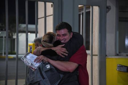 Arribo al país de los argentinos deportados en Estados Unidos.