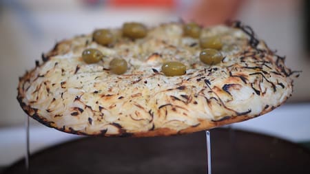 Fugazzetta; pizza; pizzería. Foto: Unsplash.