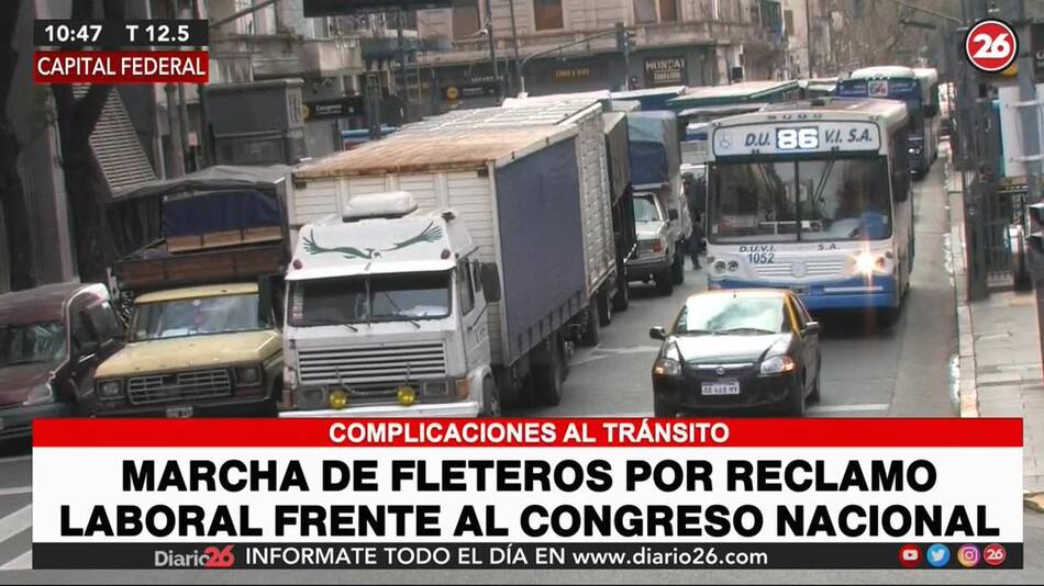 Marcha de fleteros por reclamo laboral frente al Congreso Nacional 23-8-21, CANAL 26