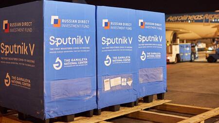 Vacuna rusa Sputnik V contra coronavirus, vuelos desde Rusia, Ezeiza, Aerolíneas Argentinas, NA