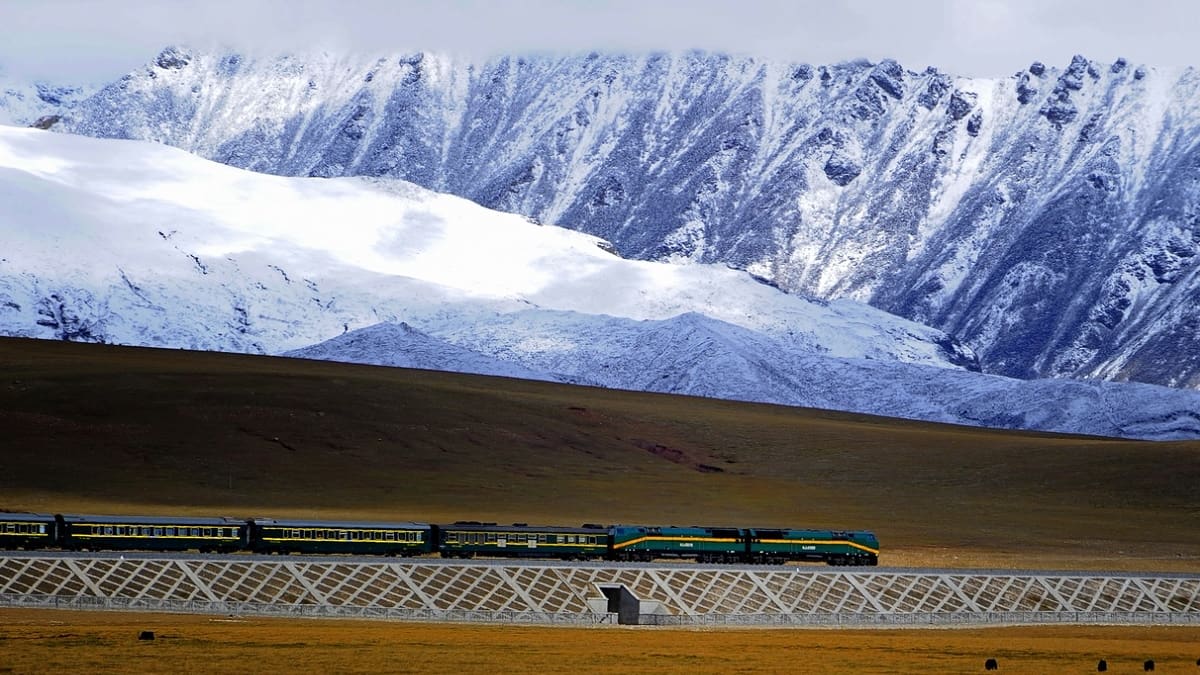 El proyecto ferroviario de China que rompió 4 récords mundiales con la construcción de un puente: así es Qinghai-Tíbet