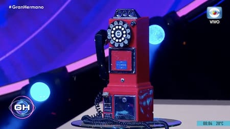 Vuelve el teléfono rojo a Gran Hermano. Foto: X / @eeemiliano.