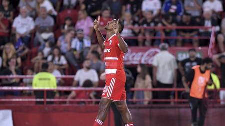 Salomón Rondón figura; Huracán vs. River Plate. Foto: Télam.