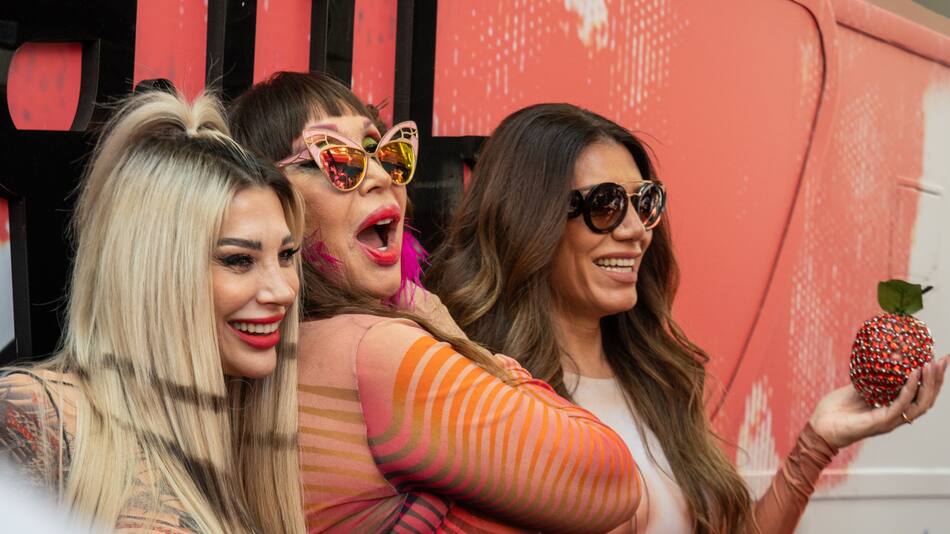 Vicky Xipolitakis, Moria Casán y Flor de la V en la Marcha del Orgullo. Foto: Télam.