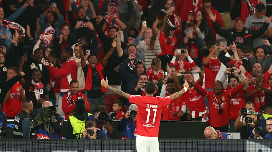 Di María con la camiseta del Benfica y celebrando de cara a la gente. Foto: Reuters.