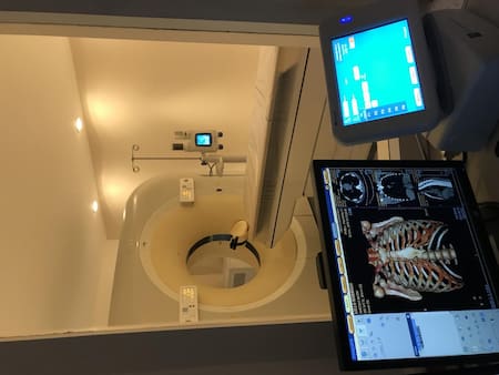 Tomógrafo donado por YPF a clínica de Petroleros