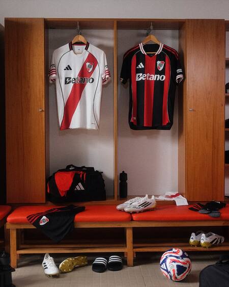 Las nuevas camisetas de River para el Mundial de Clubes 2025. Foto: Instagram AdidasAr.