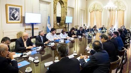Reunión de Macri y sus ministros (NA)