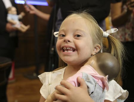 Oli, primer muñeco con síndrome de down