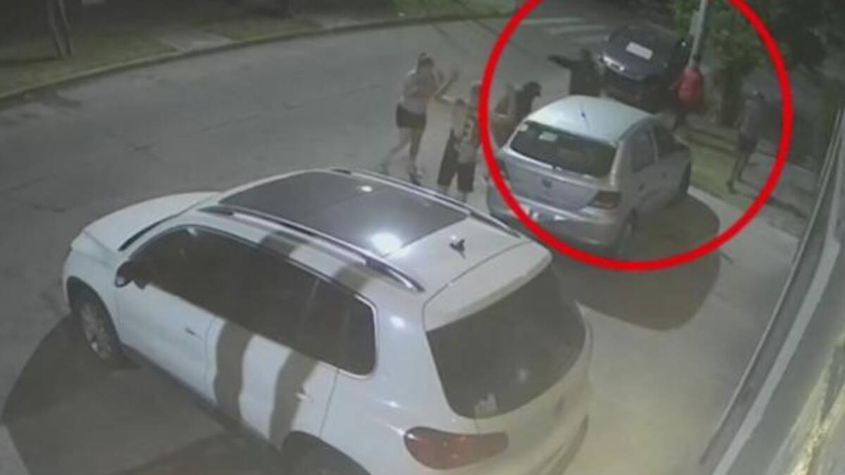 Cuatro delincuentes atracan un auto en Aldo Bonzi. Foto: NA.