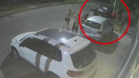 Cuatro delincuentes atracan un auto en Aldo Bonzi. Foto: NA.