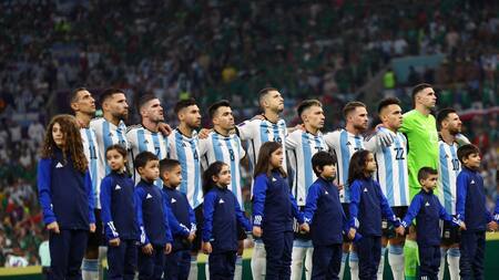 Camiseta titular Argentina vs. Australia; Qatar 2022. Foto: Reuters.