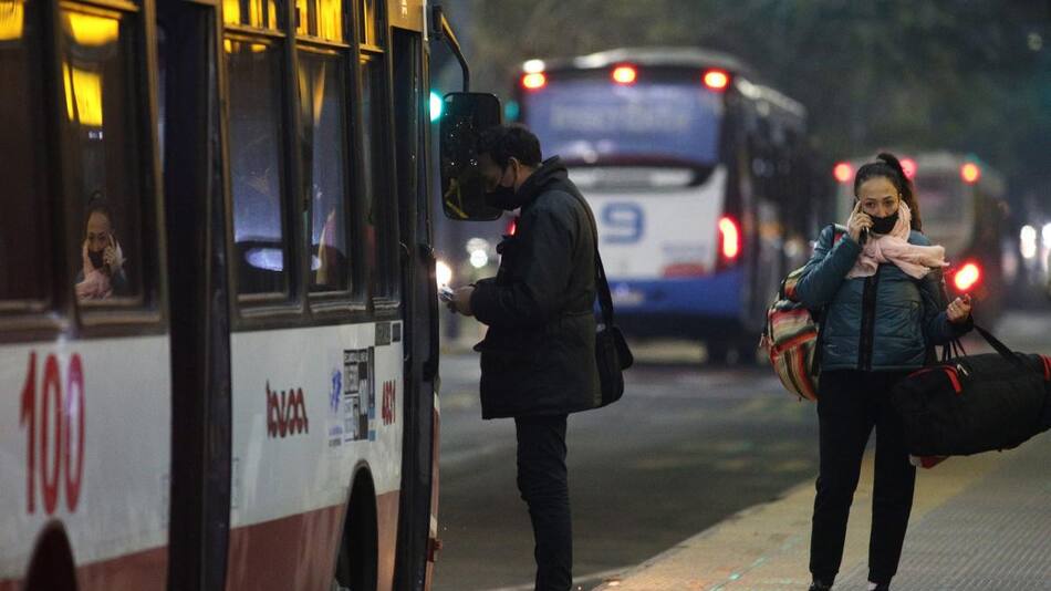 Colectivos, servicio nocturno. Foto: NA.