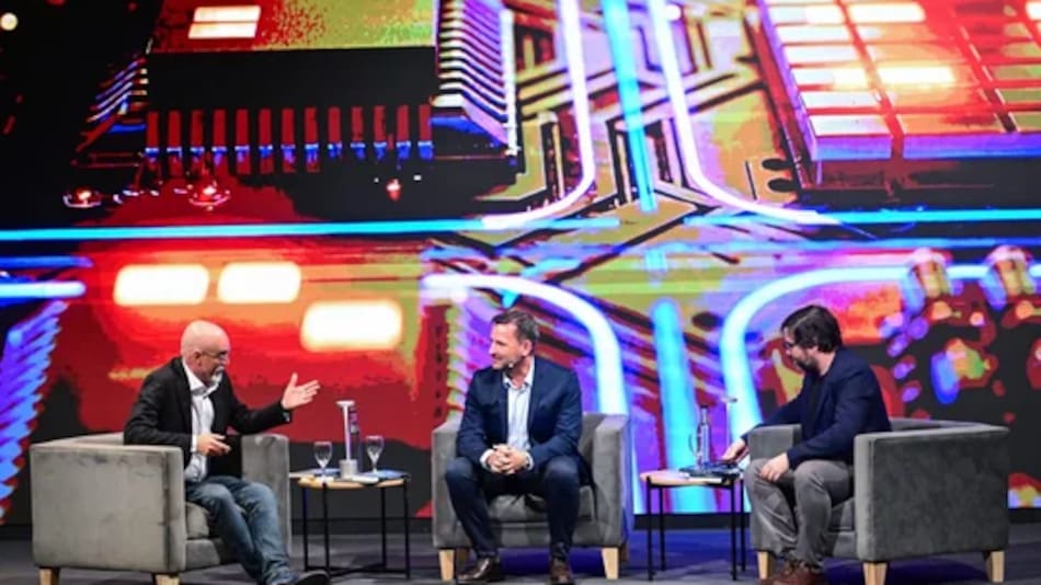 Ariel Sujarchuk presentó su libro “Mañana es hoy”.