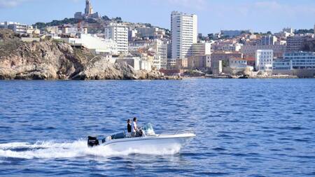 Yate de lujo_ Dan Hadar en Unsplash