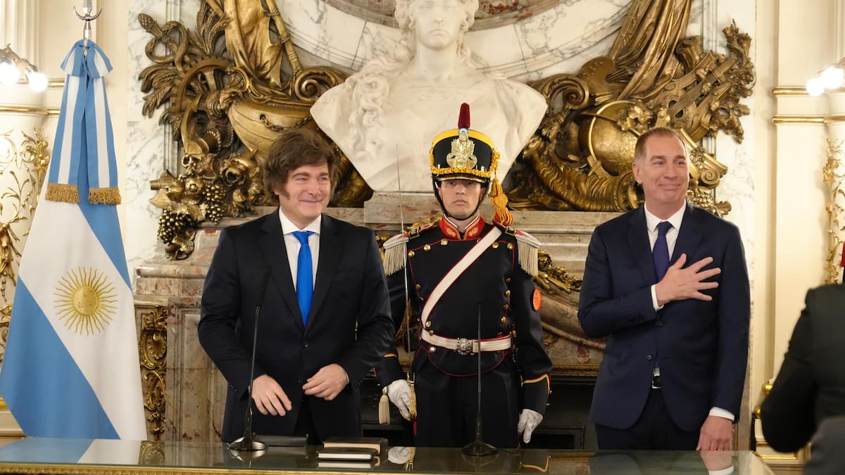 Javier Milei canceló su viaje a la cumbre del Mercosur para supervisar el traspaso en la Jefatura de Gabinete